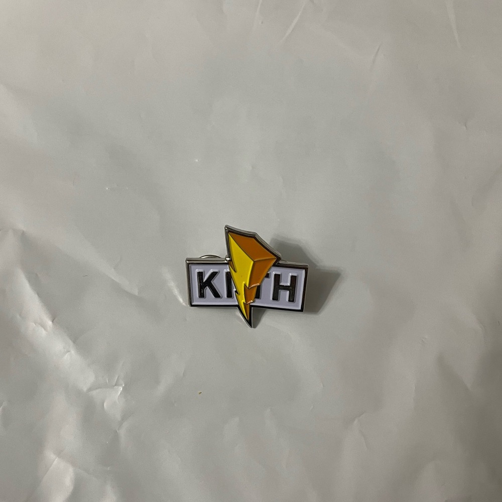 Mighty Morphin Power Rangers x KITH Pin - Picture 3 of 3